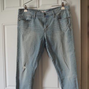 Levi light wash skinny jeans